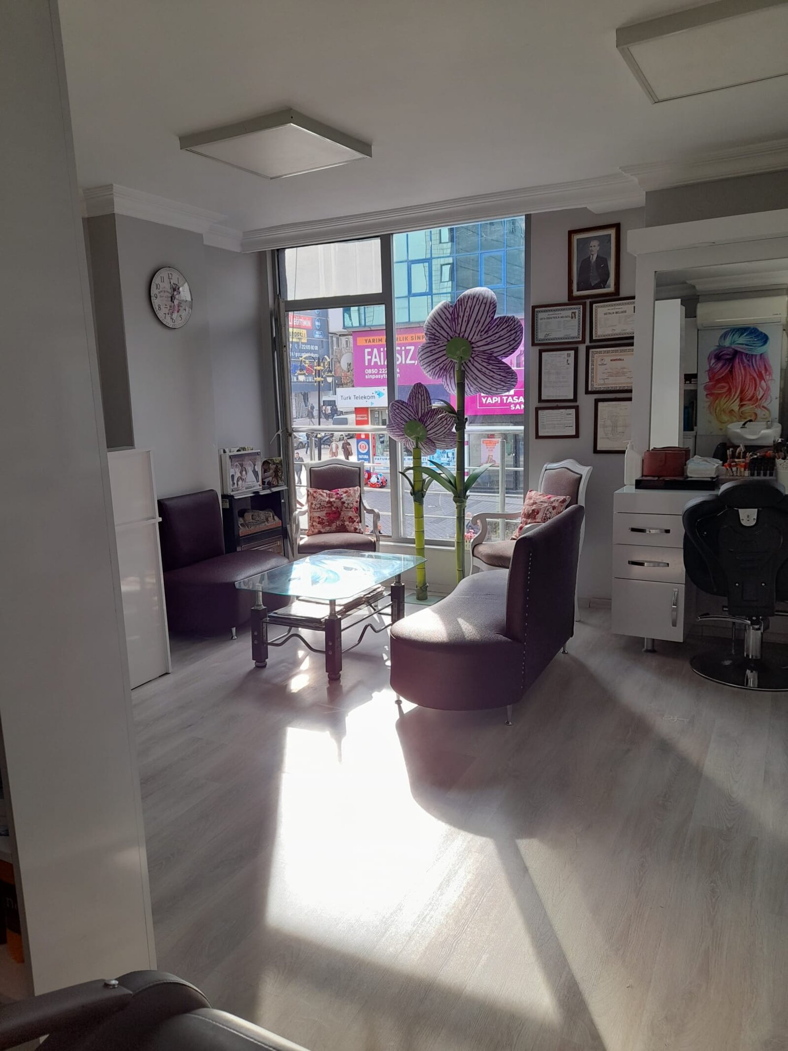 Sis Kuaför — salon iç mekan